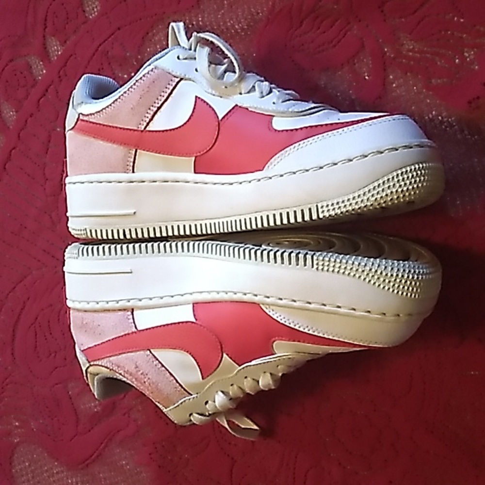 Womens Nike Air Force 1 red and white shoes size 7.5 - 8 ๐GREAT CONDITION!!๐ - Picture 3 of 10